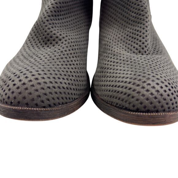 Dolce Vita Soft Flexible Suede Leather Perforated Booties Women's Size 7.5 - Picture 3 of 9